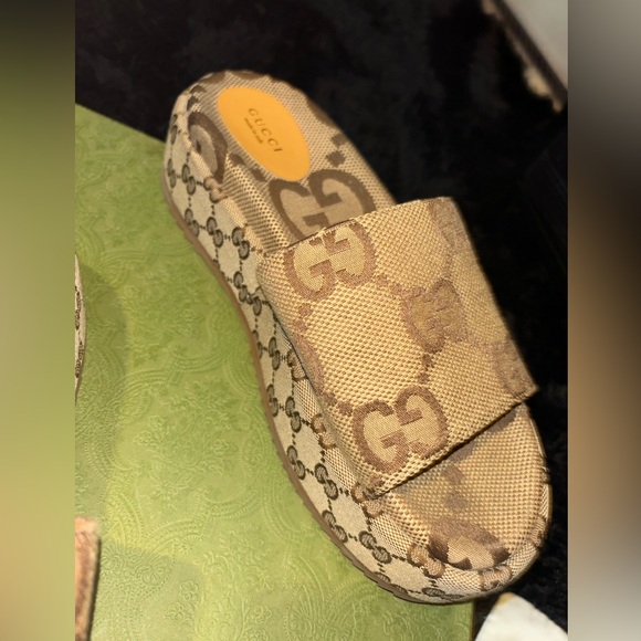 Great condition wore once Gucci platform slides - Picture 5 of 12